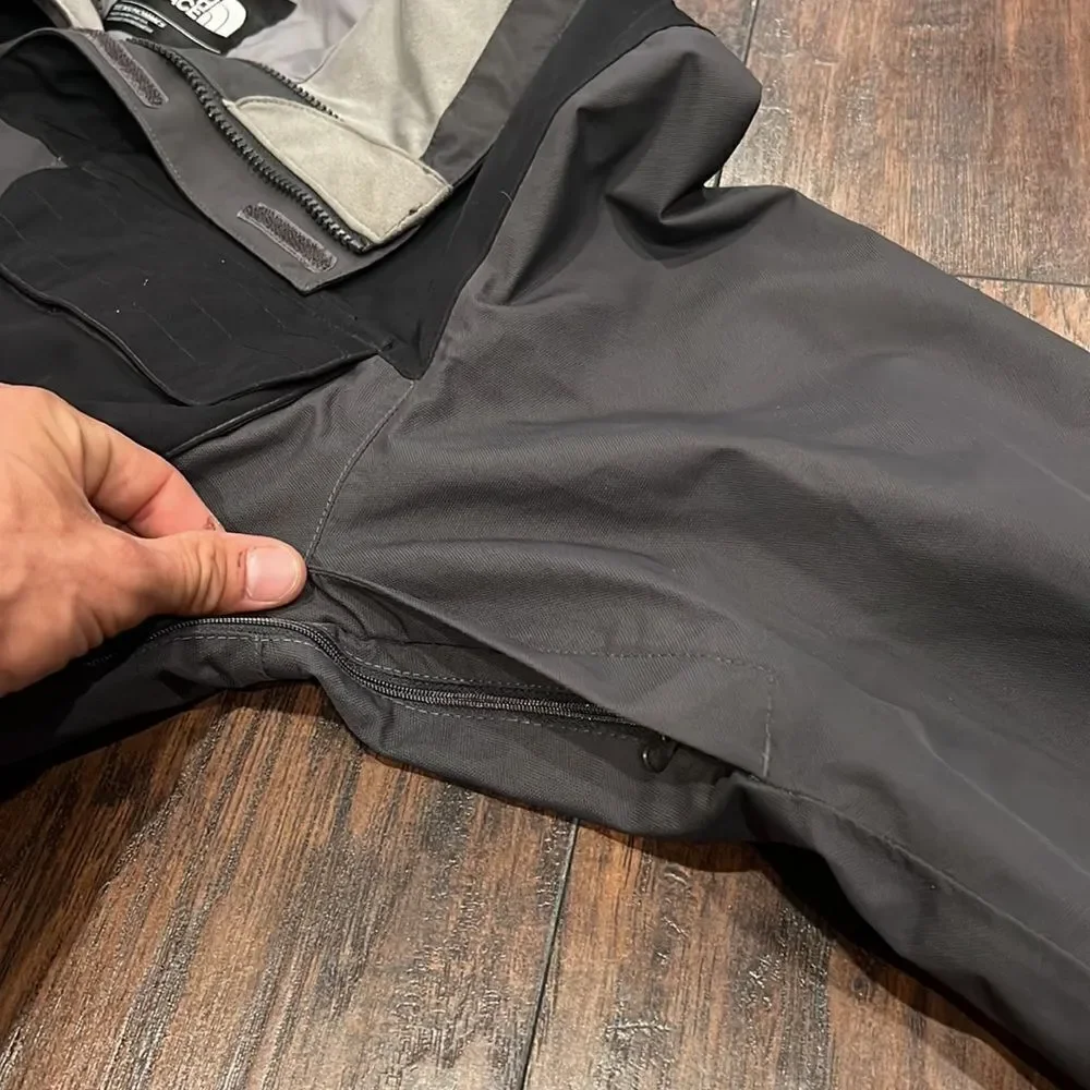 The North Face Hauser Nylon outdoor jacket grey and black size L in EUC big logo